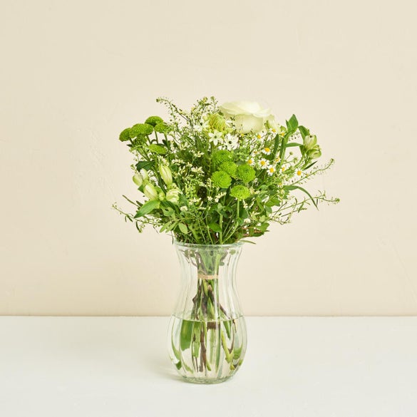 Floristens kreative buket i lyse nuancer